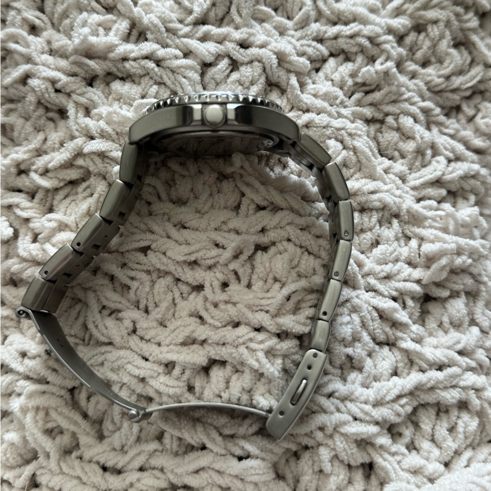 GUESS Watch - Picture 8 of 8
